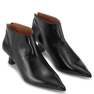 GANNI // soft pointy toe boots in black (39)